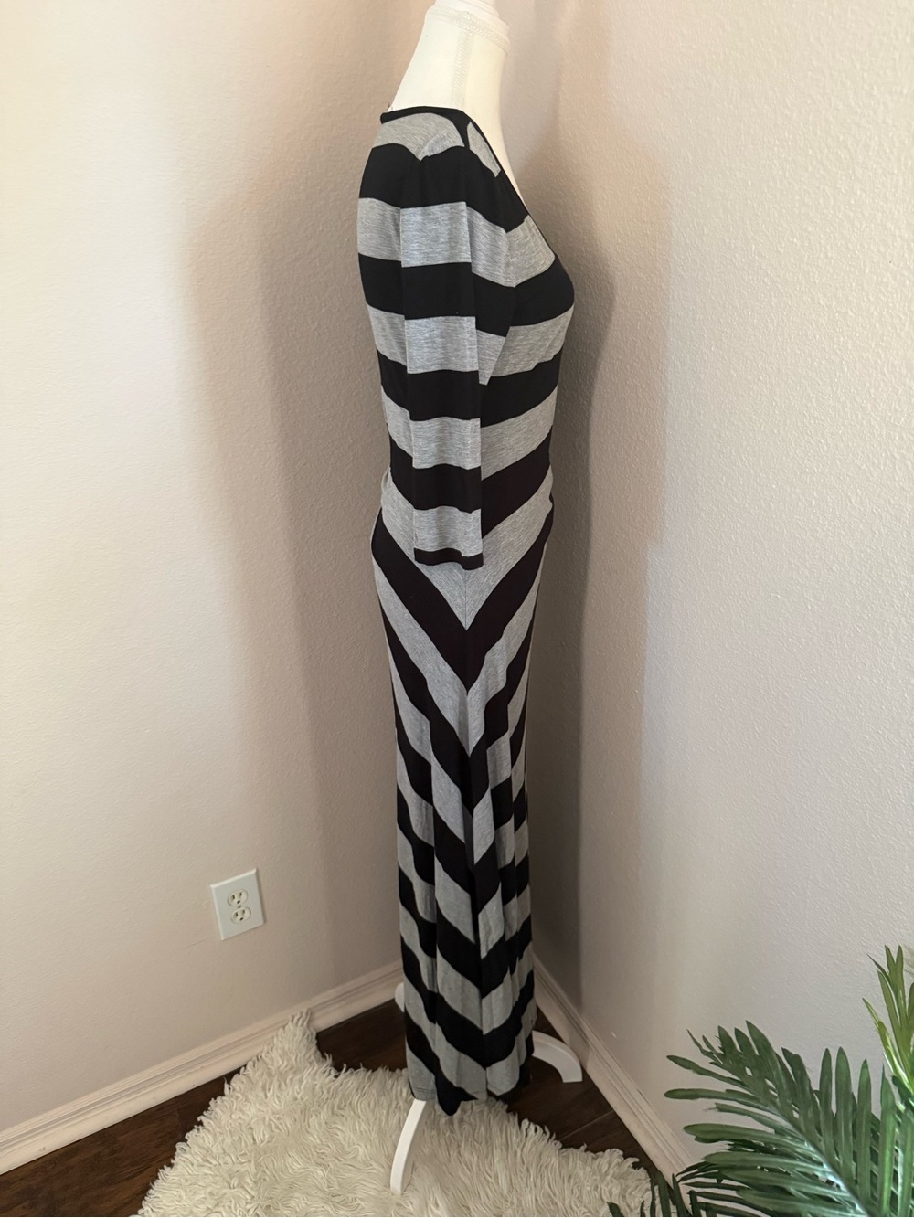 Calvin Klein Black Grey Striped Maxi Dress Soft Stretch Casual Elegant Size 8. - Picture 6 of 7